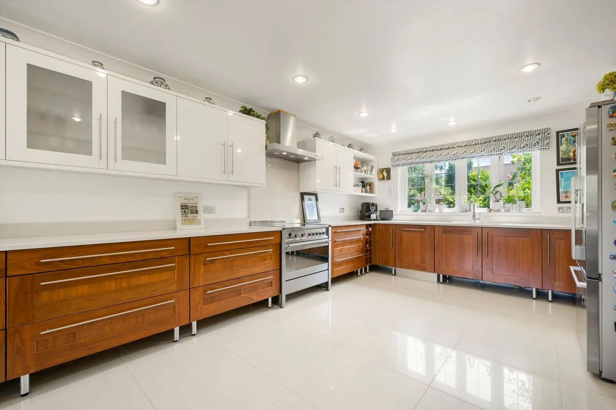 Queensgate, Cobham, KT11, photo 5