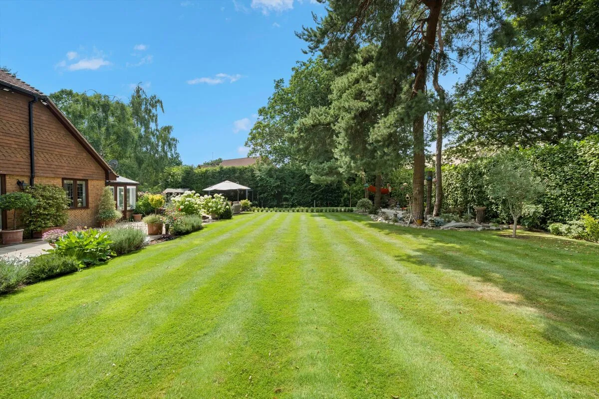 Queensgate, Cobham, KT11, photo 3