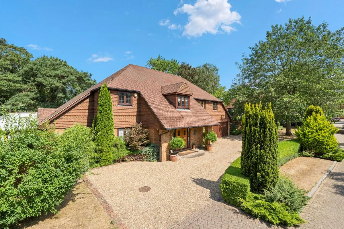 Queensgate, Cobham, KT11, photo 36