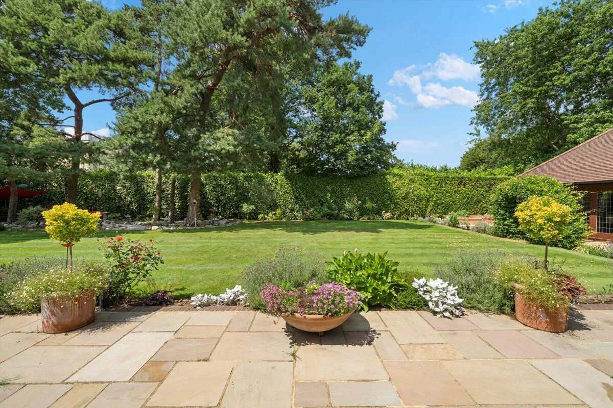 Queensgate, Cobham, KT11, photo 34