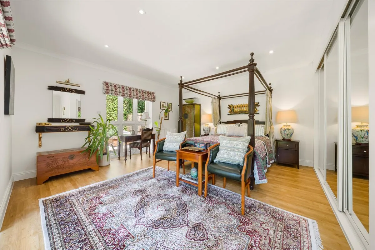 Queensgate, Cobham, KT11, photo 16