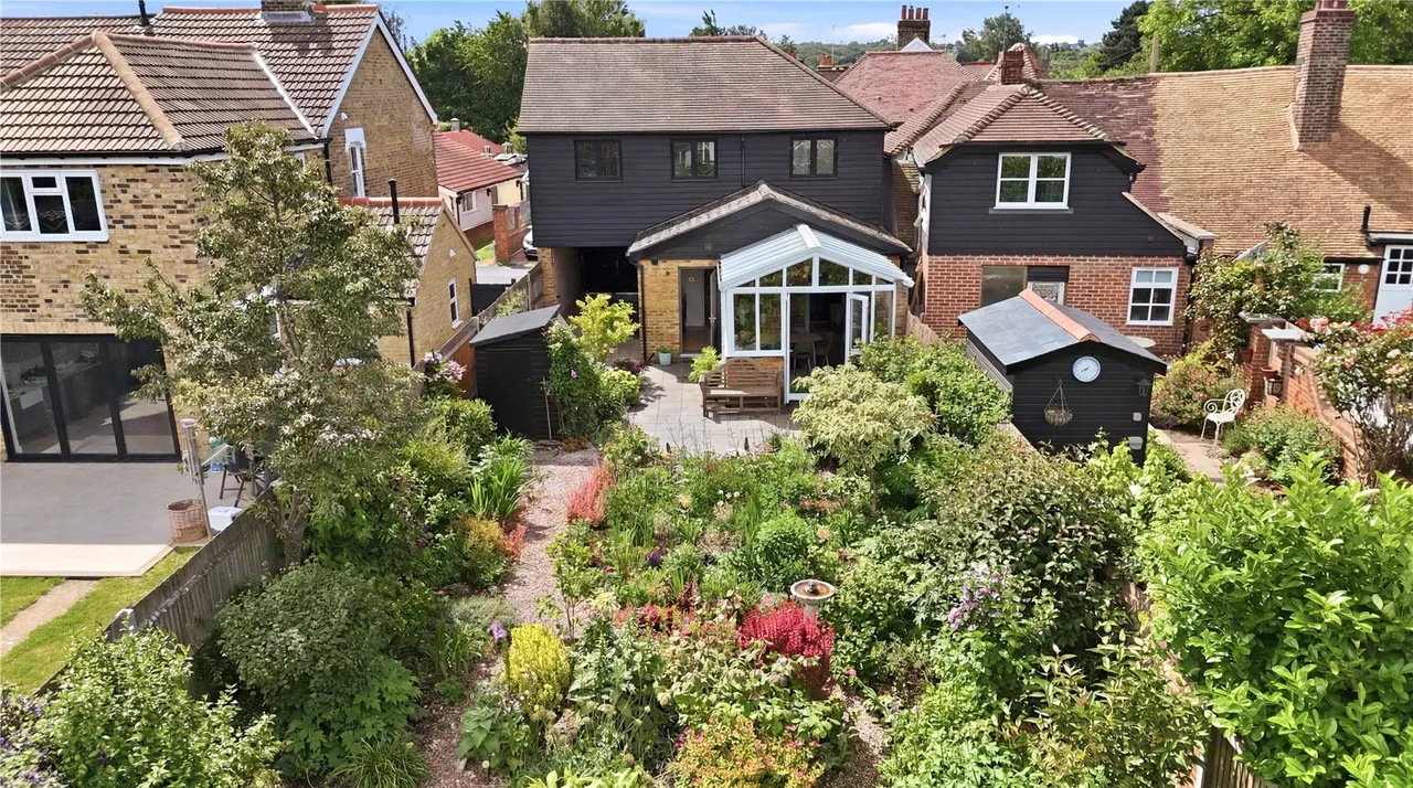 3 bed house for sale — Warren Road, Southfleet, DA13