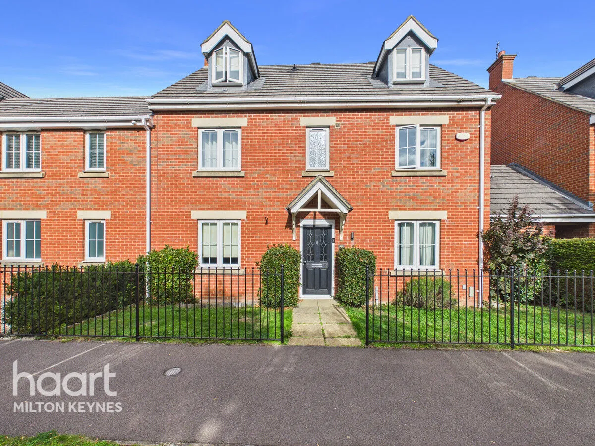 5 bed house for sale, Newport Road, Woburn Sands, MK17