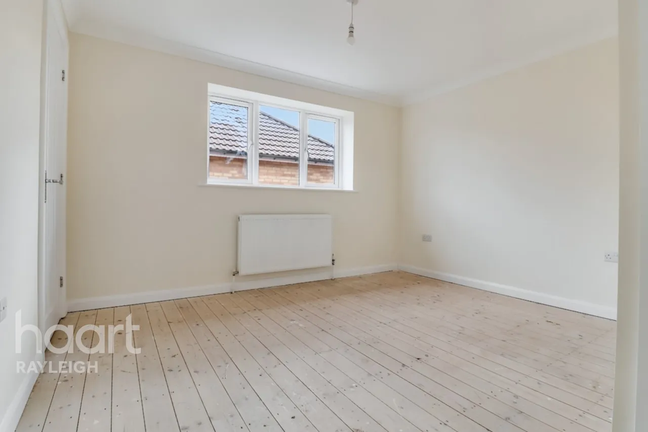 Fairview Crescent, Rayleigh, SS6, photo 6