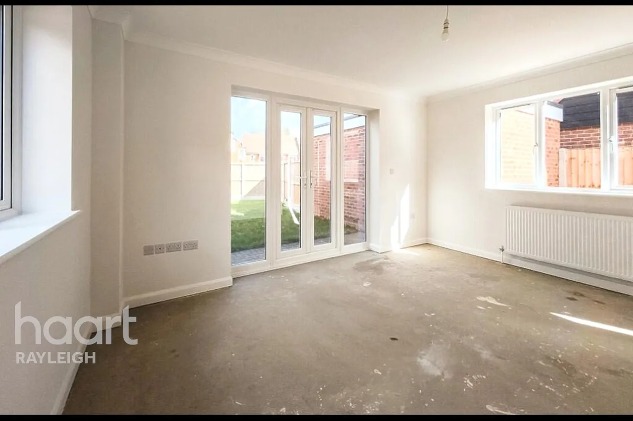 Fairview Crescent, Rayleigh, SS6, photo 3