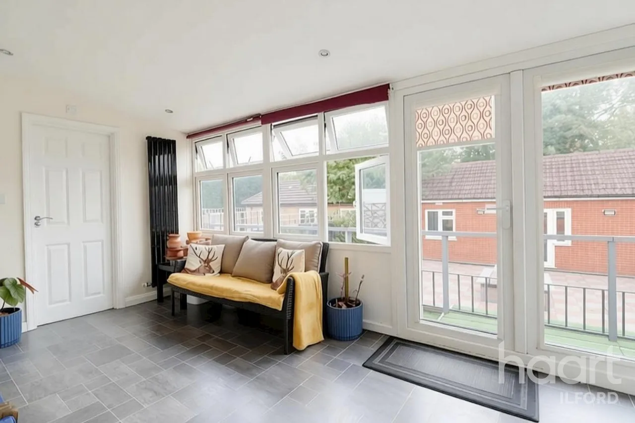 Vaughan Gardens, Ilford, IG1, photo 14