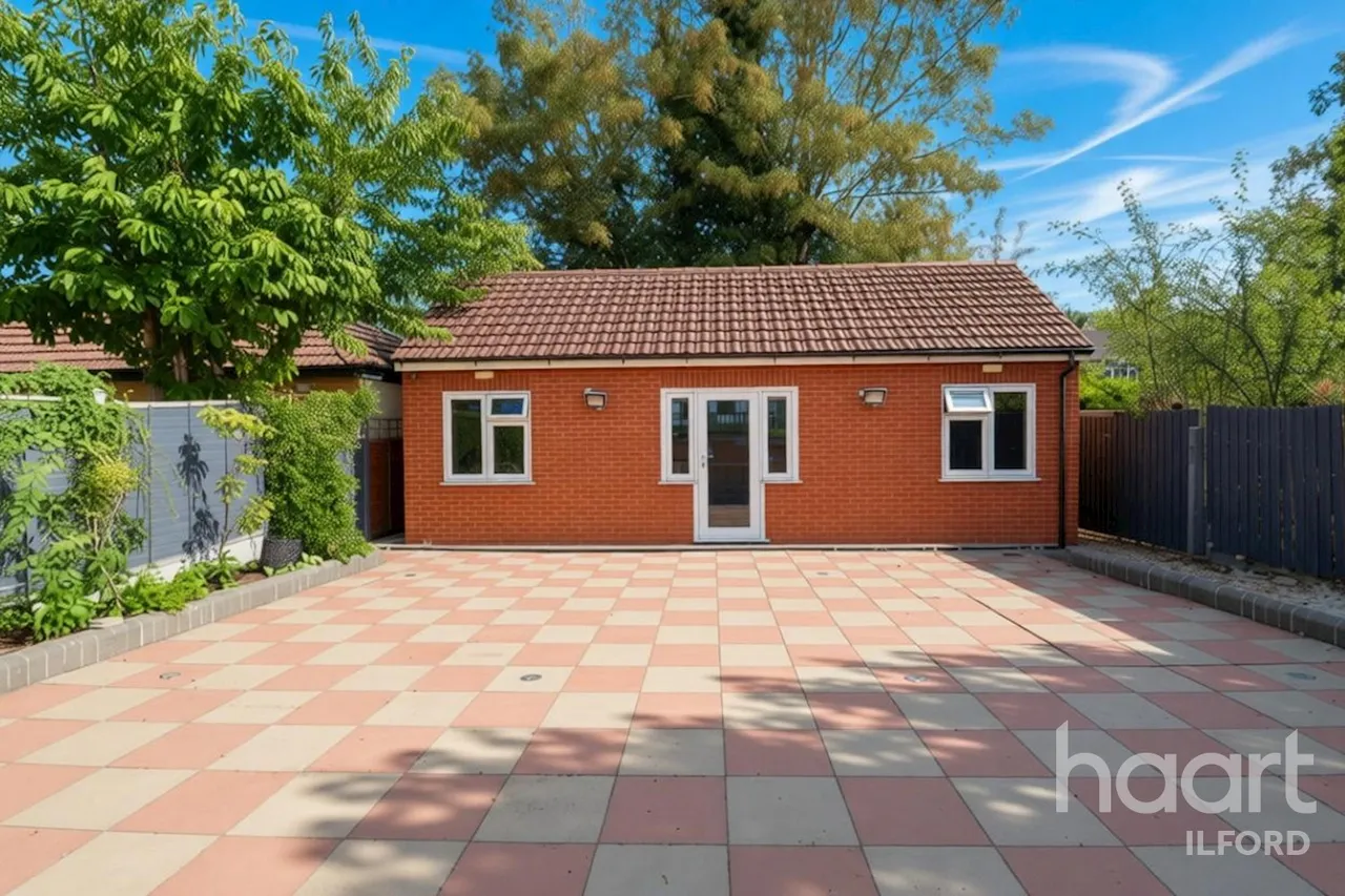 Vaughan Gardens, Ilford, IG1, photo 28