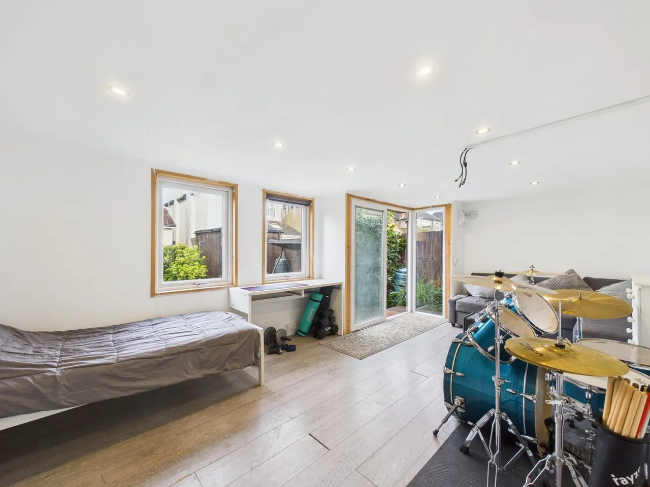 Ashview Gardens, Ashford, TW15, photo 13