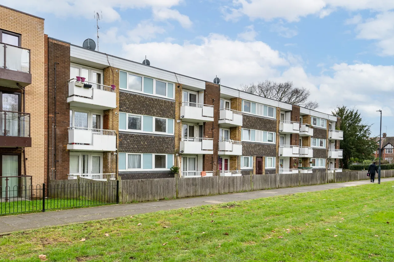 1 bed flat for sale — 118 Midlothian House, Oman Avenue, London