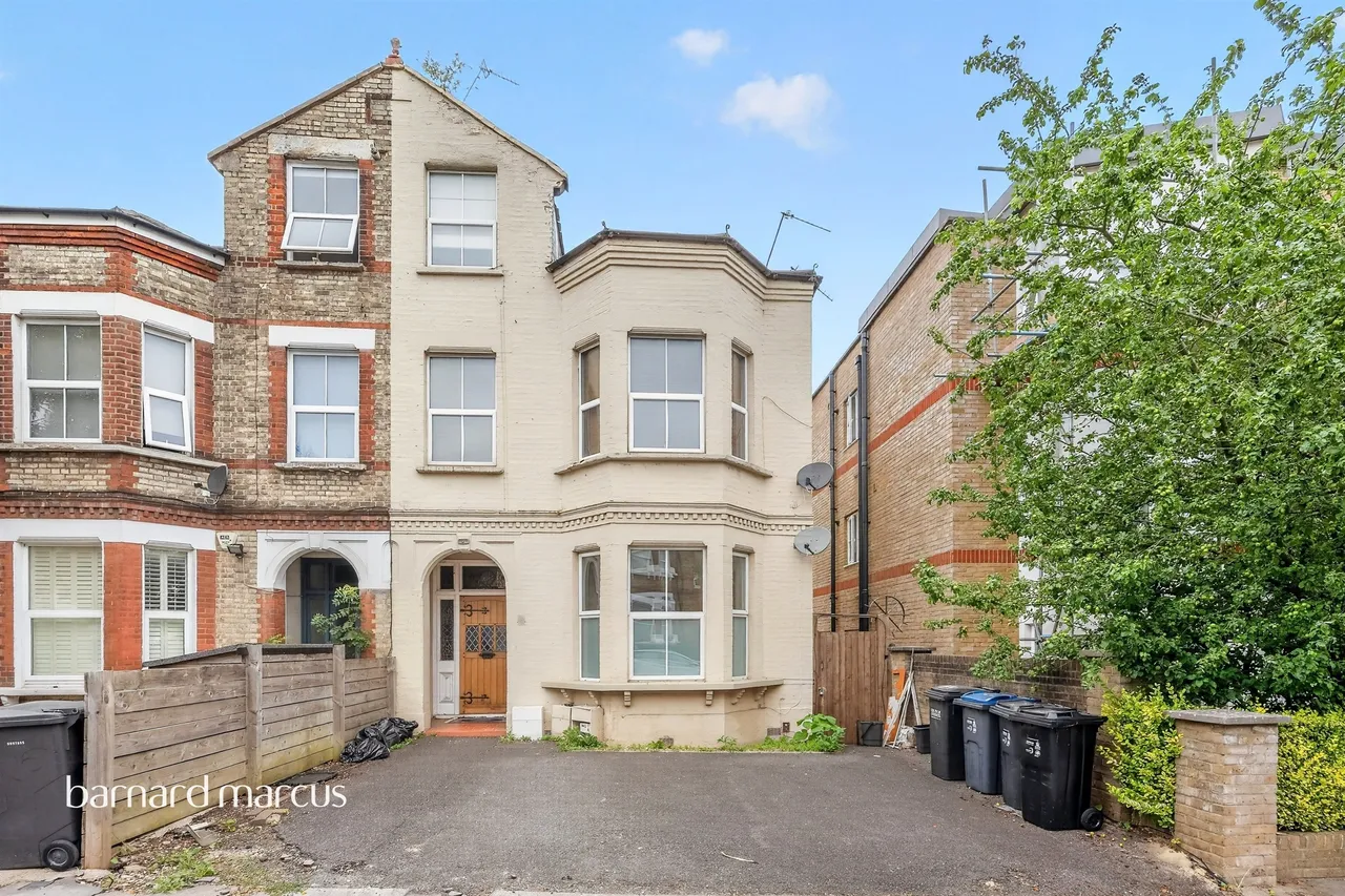 2 bed flat for sale — Moreton Road, South Croydon