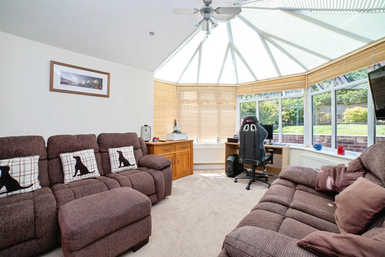 Lindhurst Lane, Mansfield, Nottinghamshire, NG18, photo 2