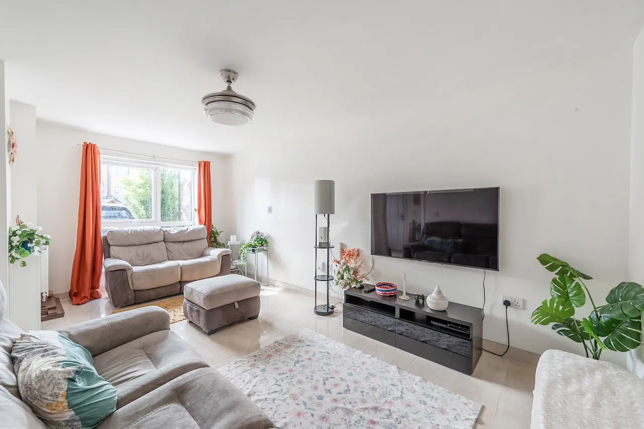 12 Lange Road, HARROW, photo 3