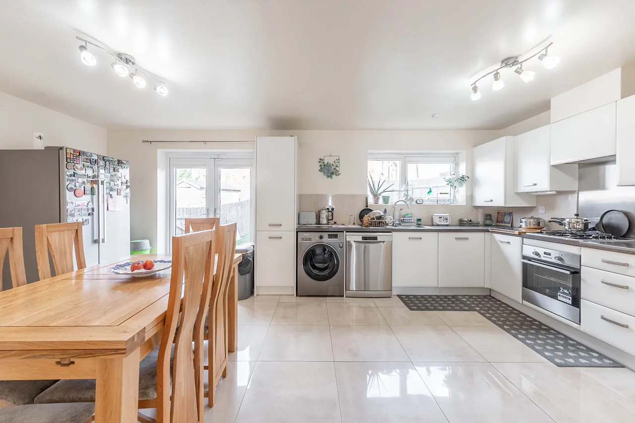 12 Lange Road, HARROW, photo 5