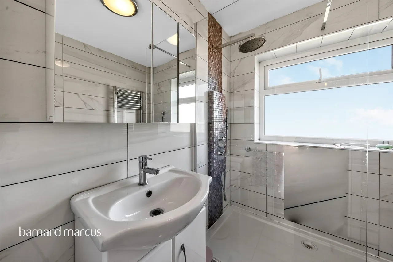 Woodside Lane, London, N12, photo 8