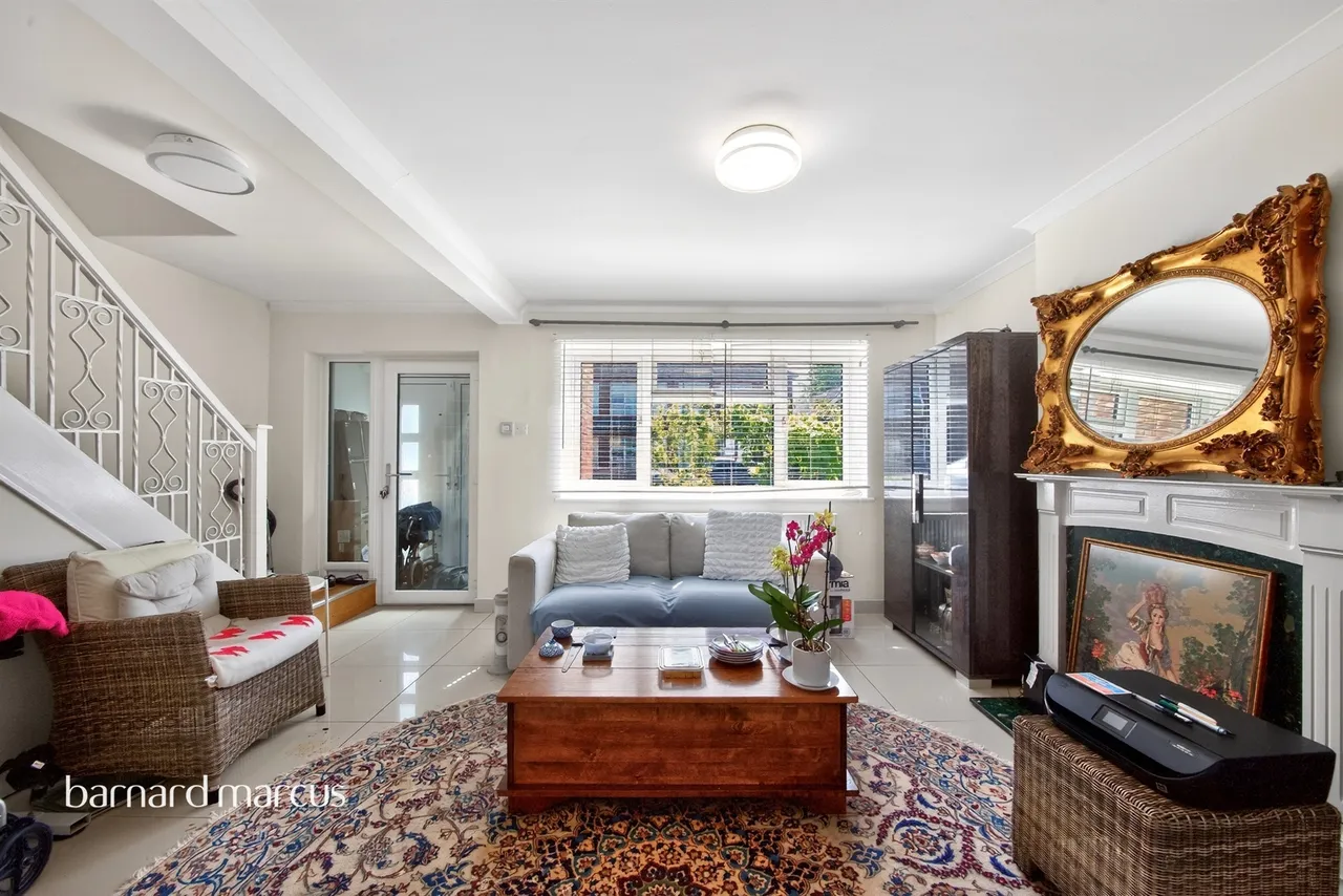 Woodside Lane, London, N12, photo 15