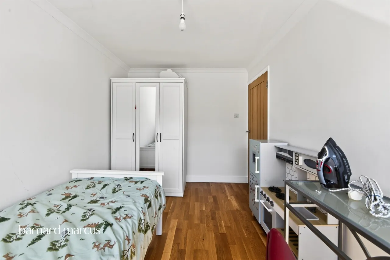 Woodside Lane, London, N12, photo 9
