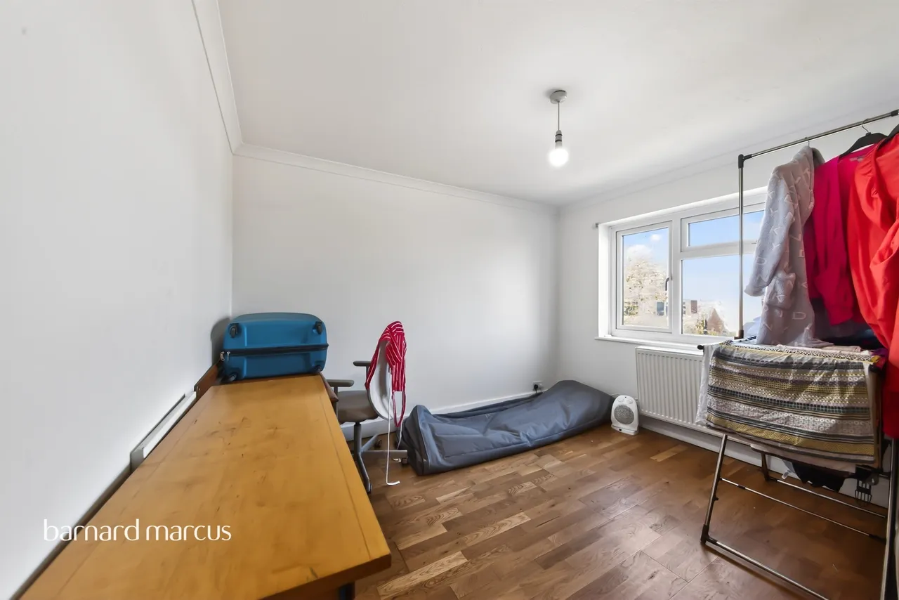 Woodside Lane, London, N12, photo 6