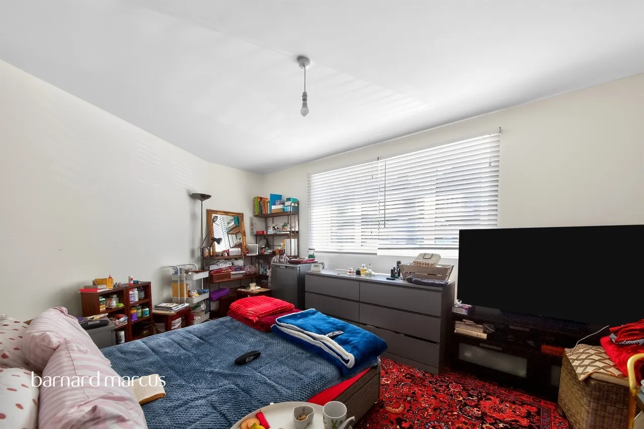 Woodside Lane, London, N12, photo 5