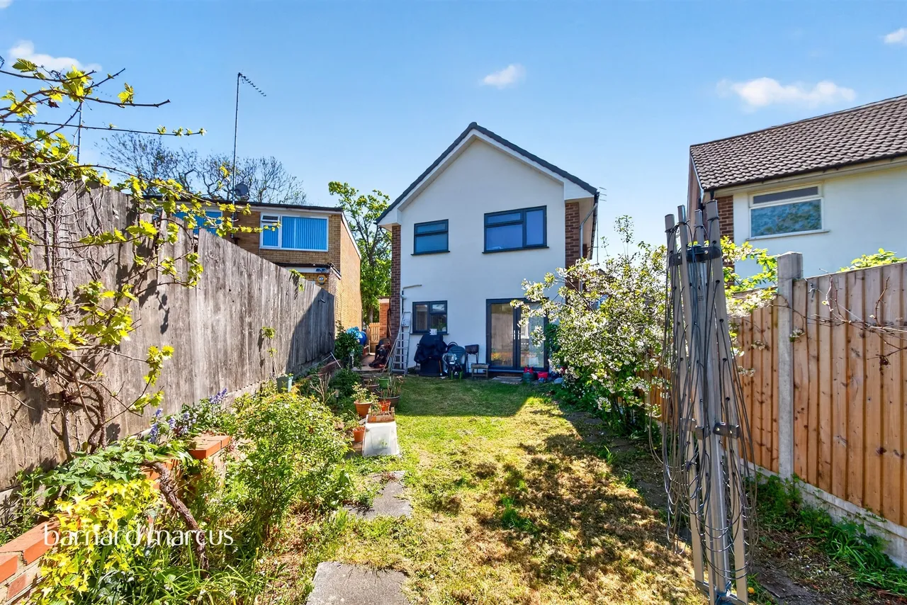 Woodside Lane, London, N12, photo 11