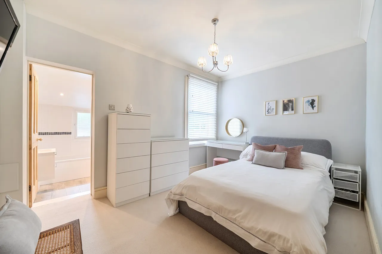 High Street, Northwood, HA6, photo 16