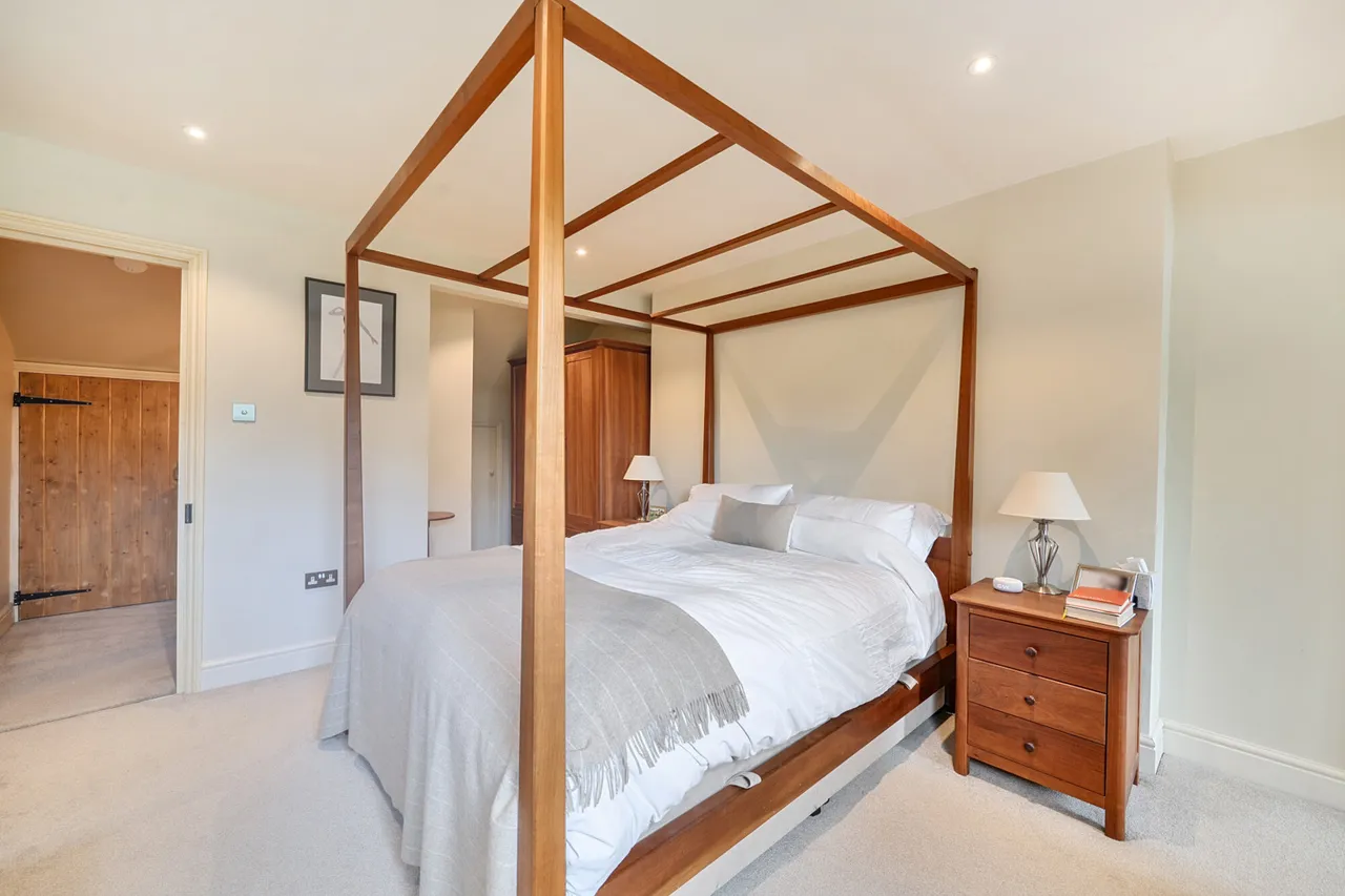 High Street, Northwood, HA6, photo 13