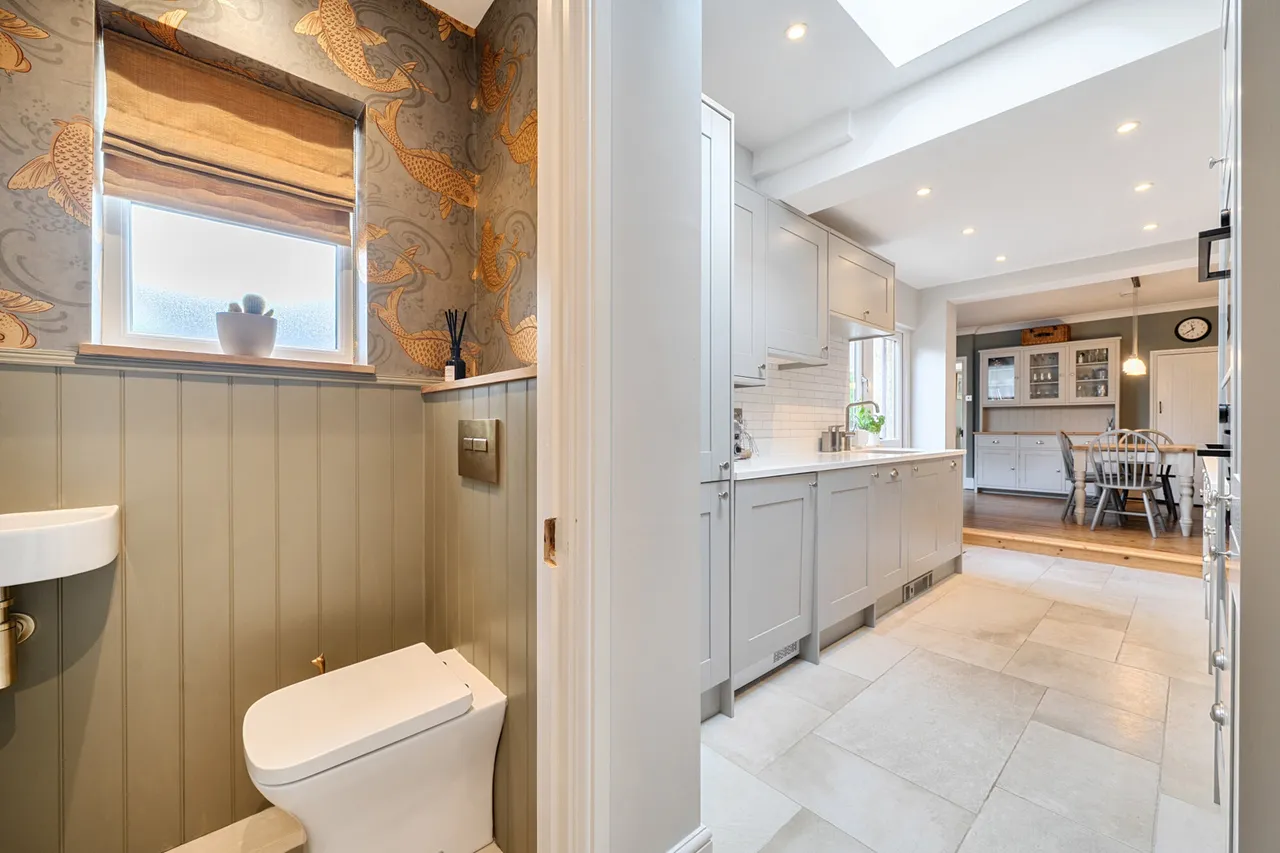 High Street, Northwood, HA6, photo 18
