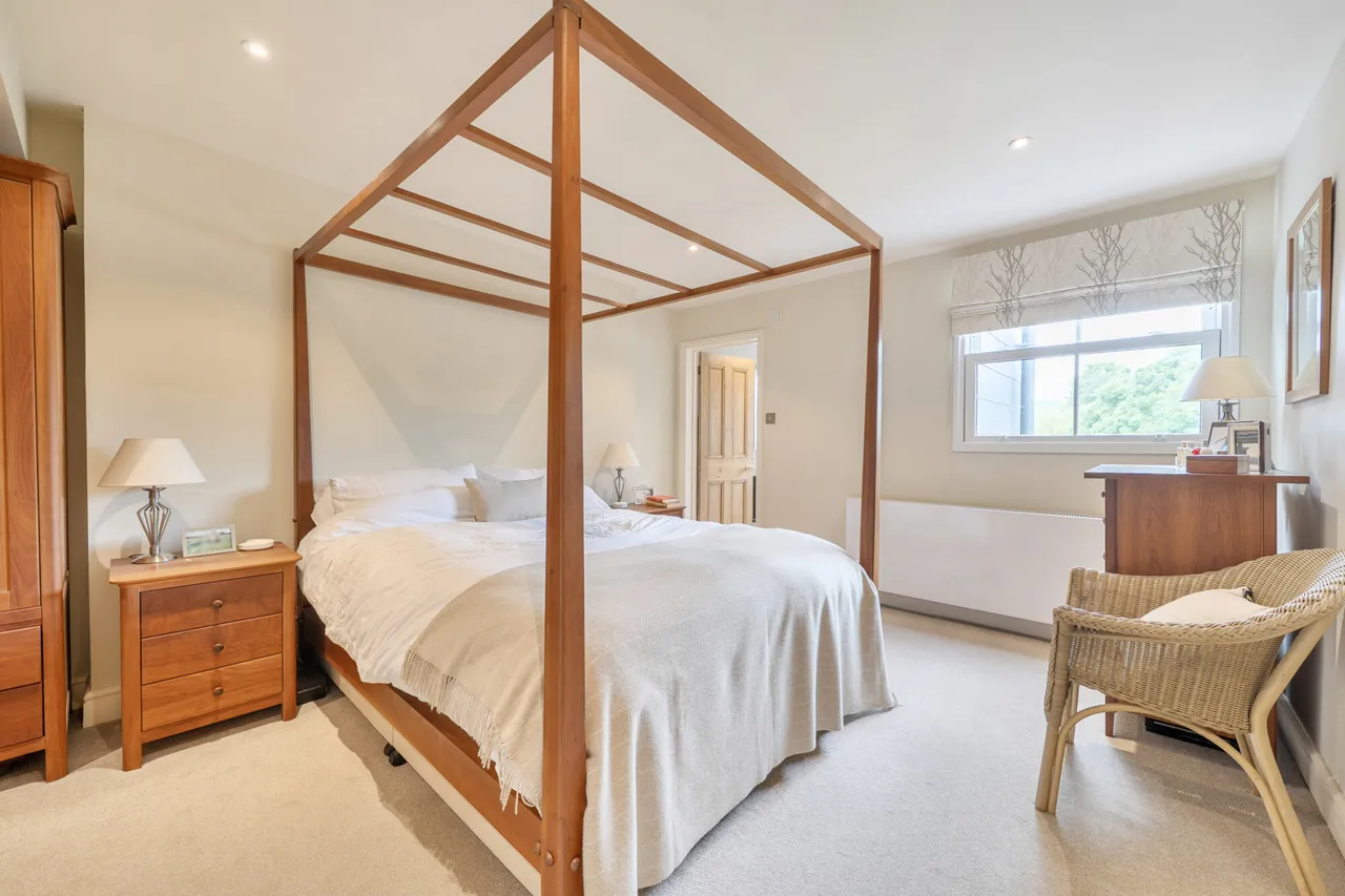 High Street, Northwood, HA6, photo 6