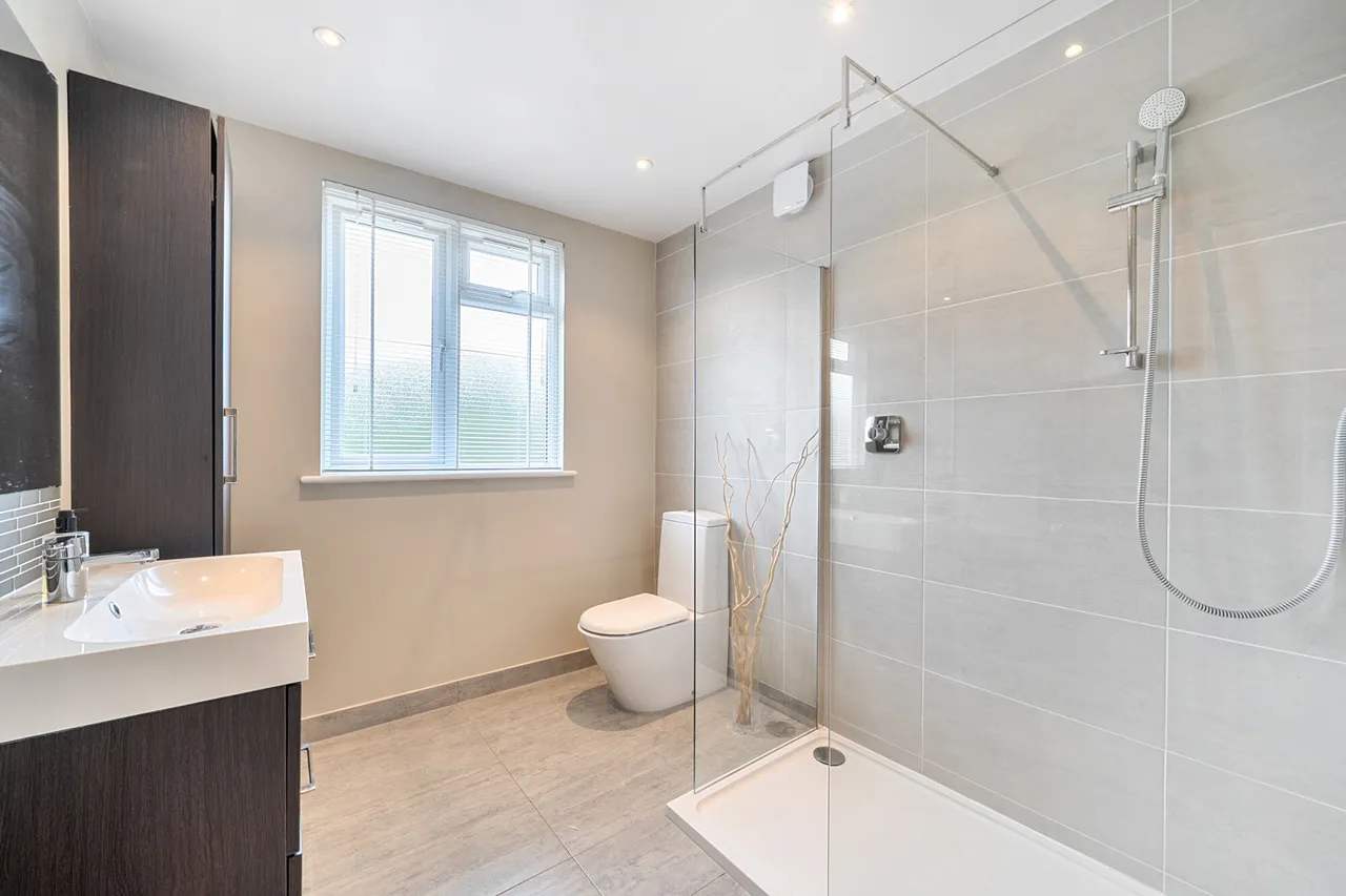 High Street, Northwood, HA6, photo 9