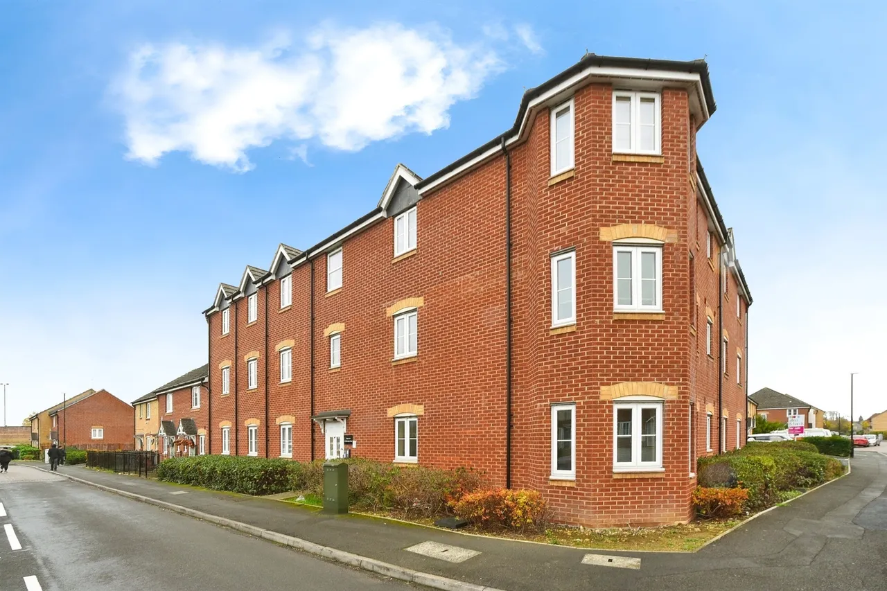 2 bed flat for sale, Horsham Road, Swindon, SN3