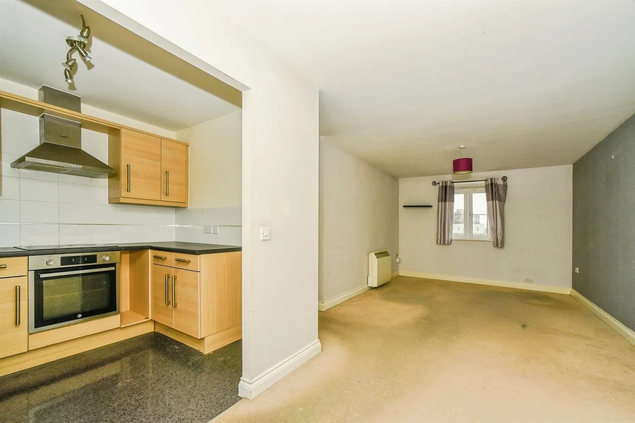 Horsham Road, Swindon, SN3, photo 2