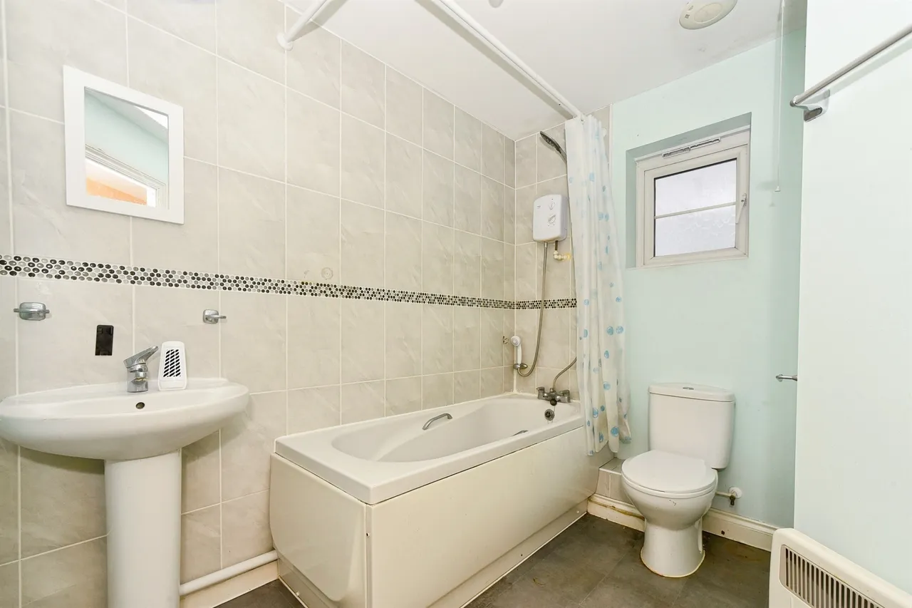 Horsham Road, Swindon, SN3, photo 11