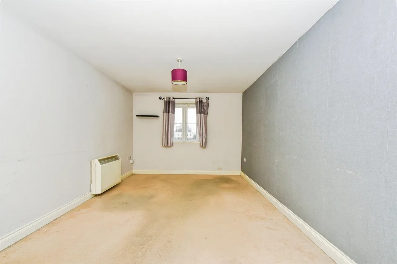 Horsham Road, Swindon, SN3, photo 5