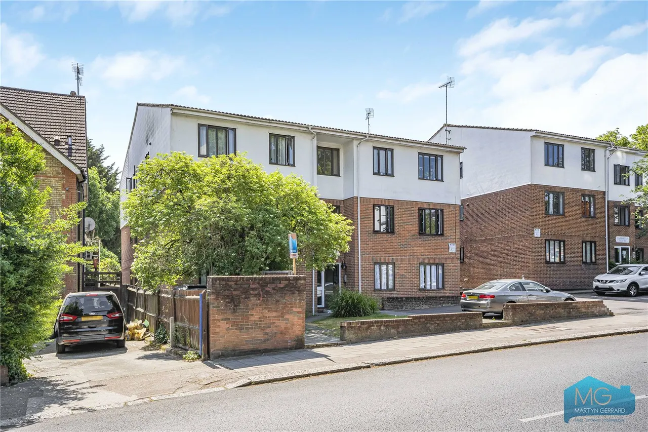 2 bed flat for sale, Station Road, New Barnet, EN5
