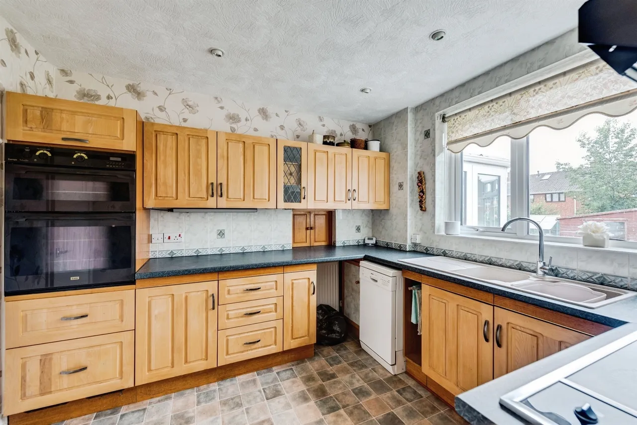 Weedon Road, Swindon, photo 5