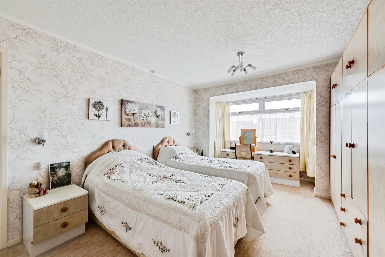 Weedon Road, Swindon, photo 10