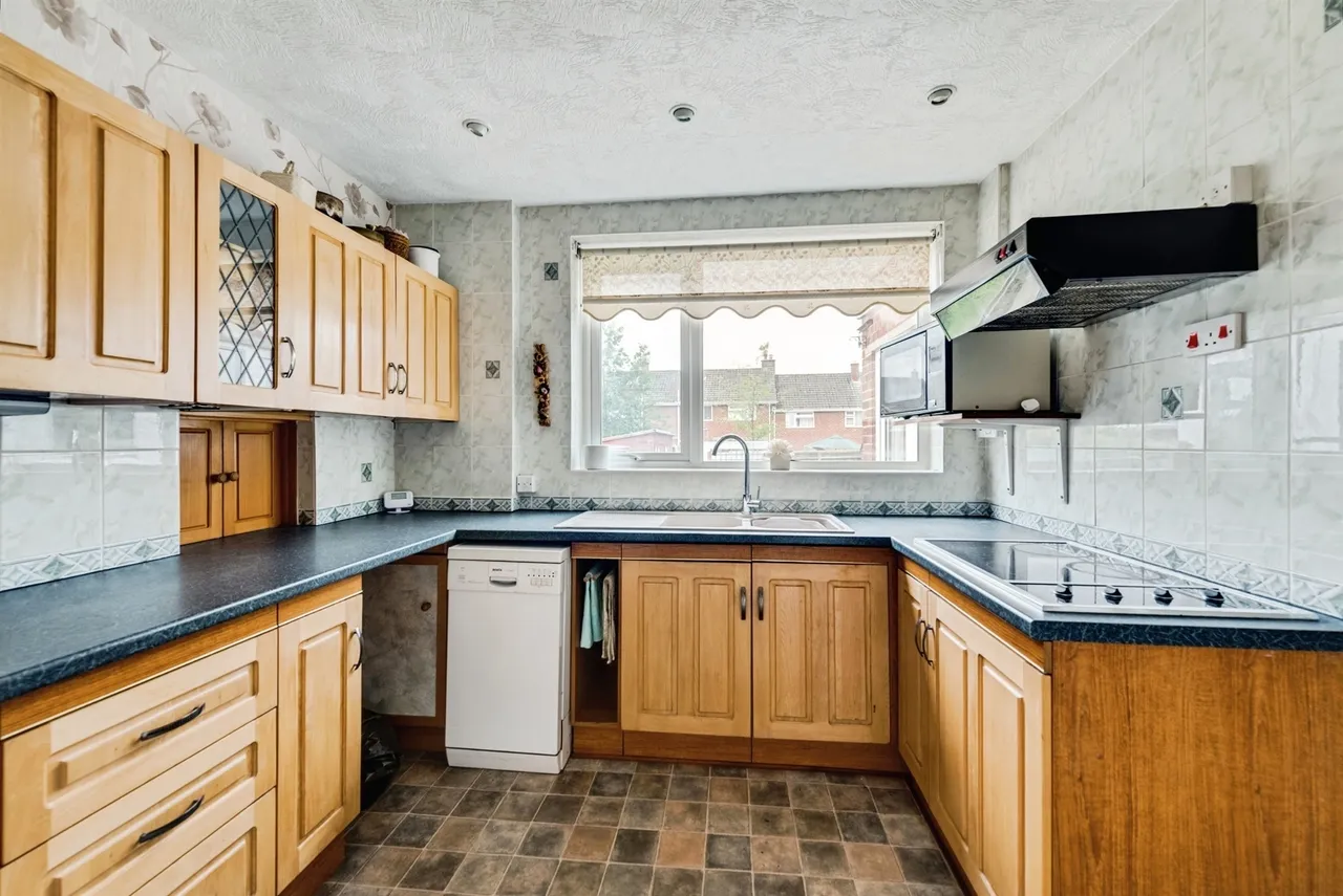 Weedon Road, Swindon, photo 6