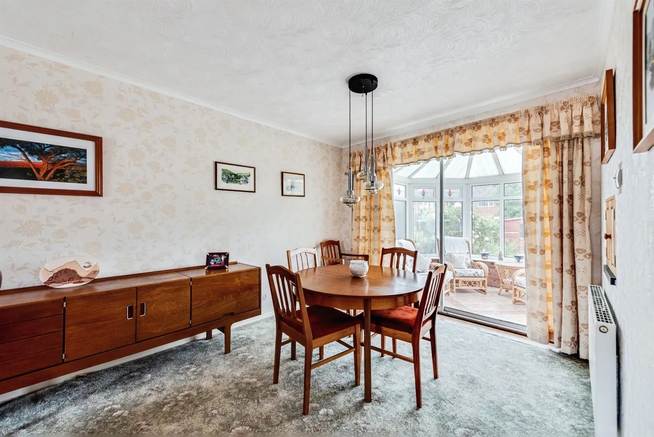 Weedon Road, Swindon, photo 4