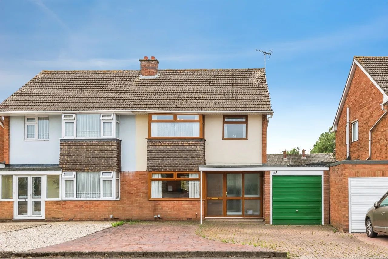 3 bed house for sale — Weedon Road, Swindon