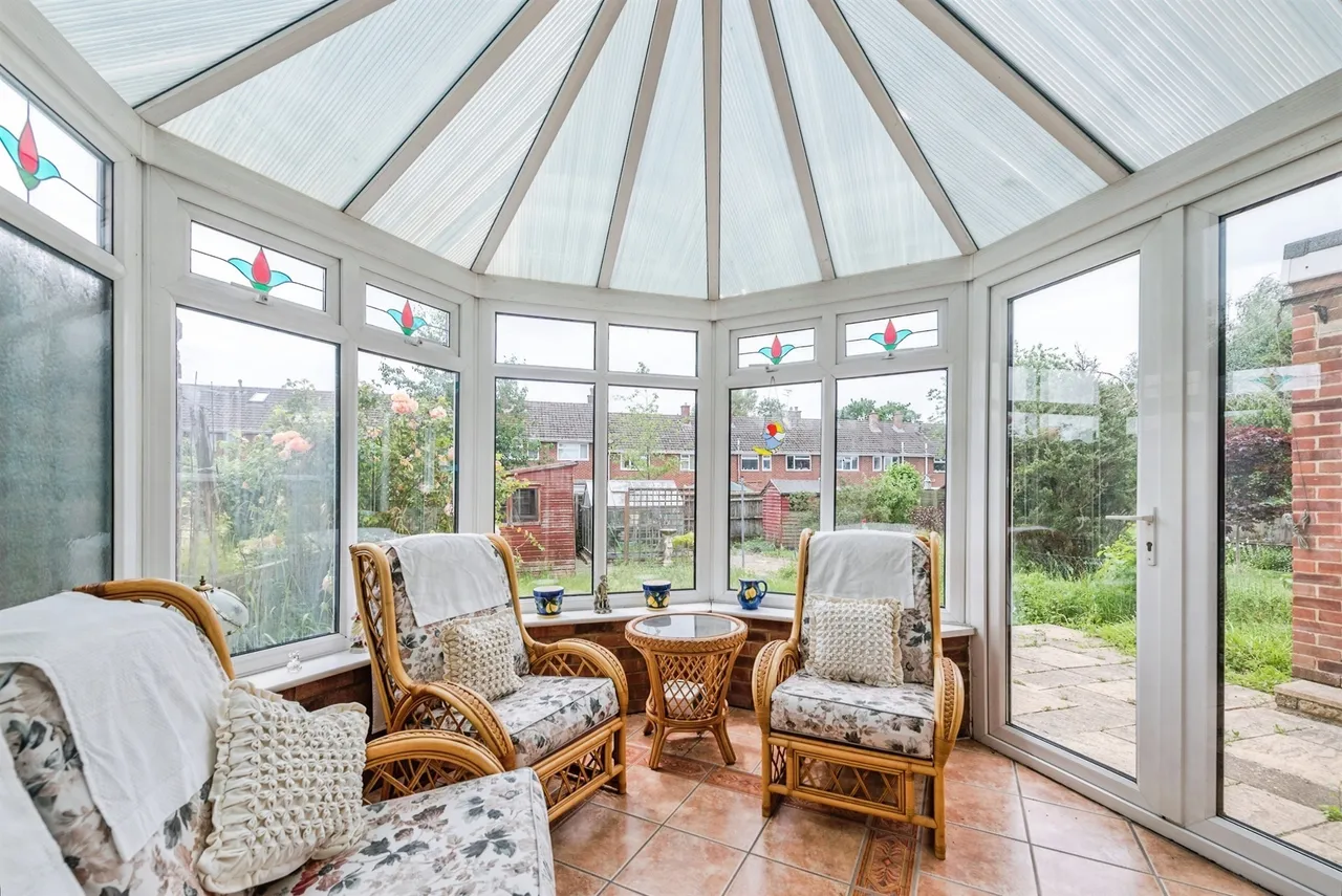 Weedon Road, Swindon, photo 8