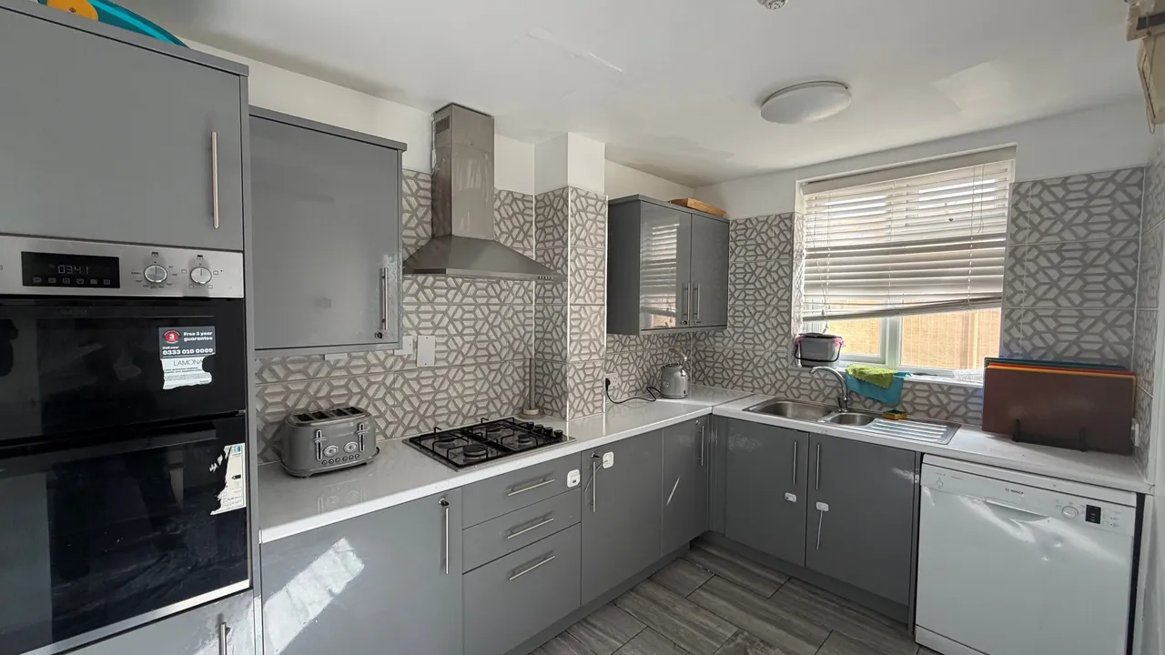 6 bed house to rent — Granville Road, WATFORD