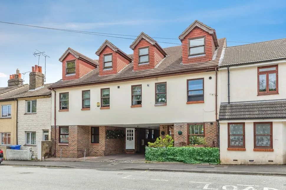 1 bed flat for sale — Skinner Street, Gillingham, Kent, ME7