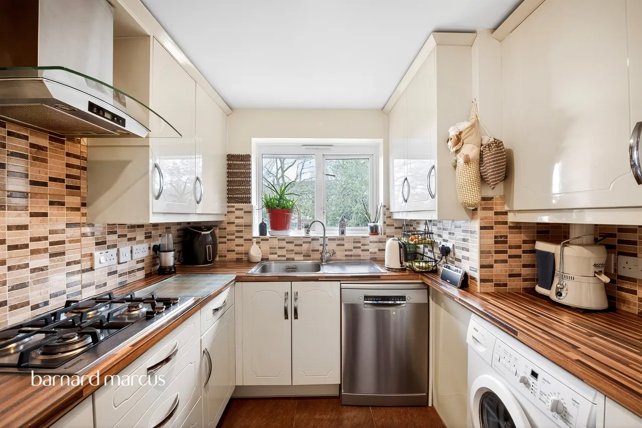 3 bed flat for sale — Field Road, Feltham