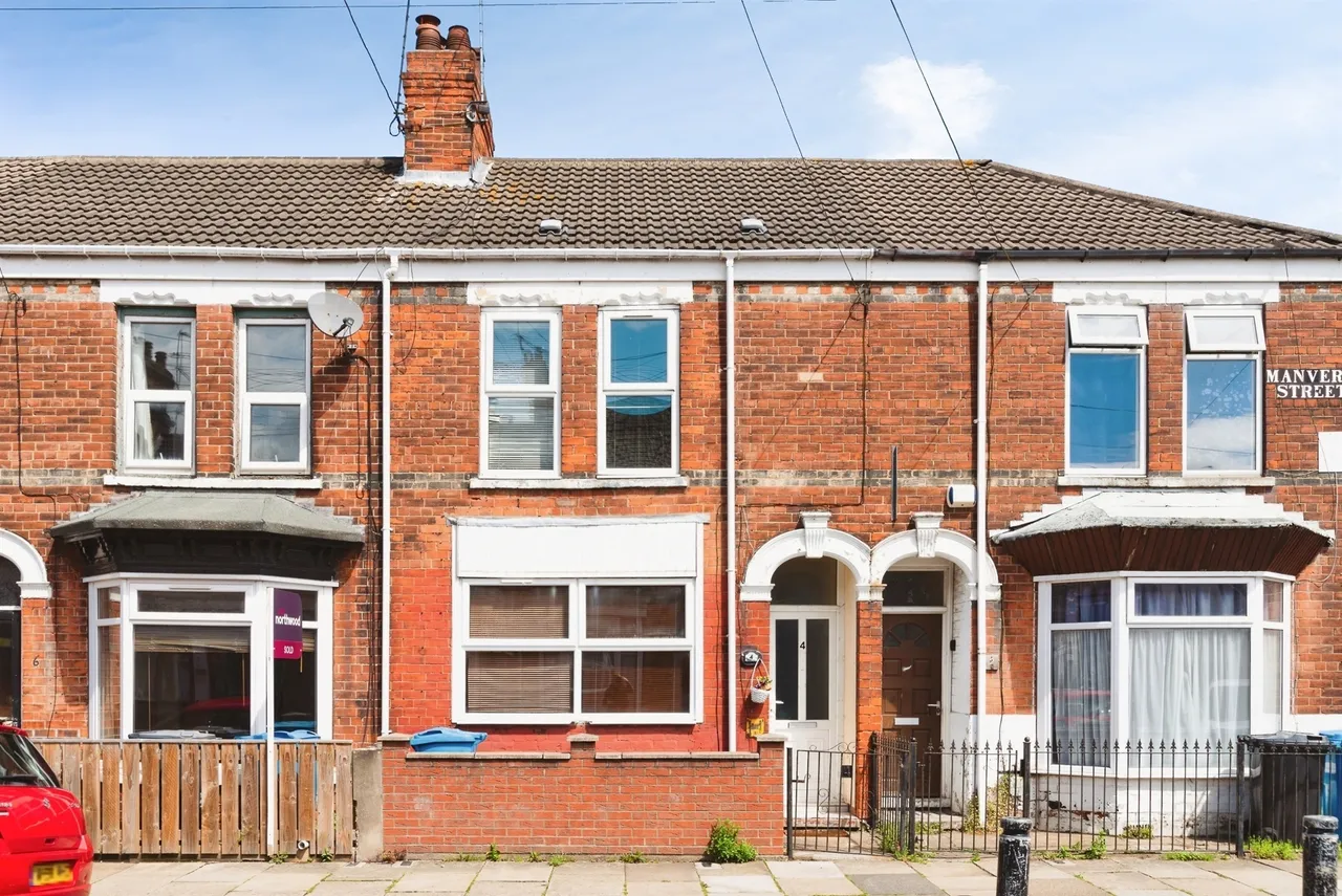 3 bed house for sale — Manvers Street, Hull