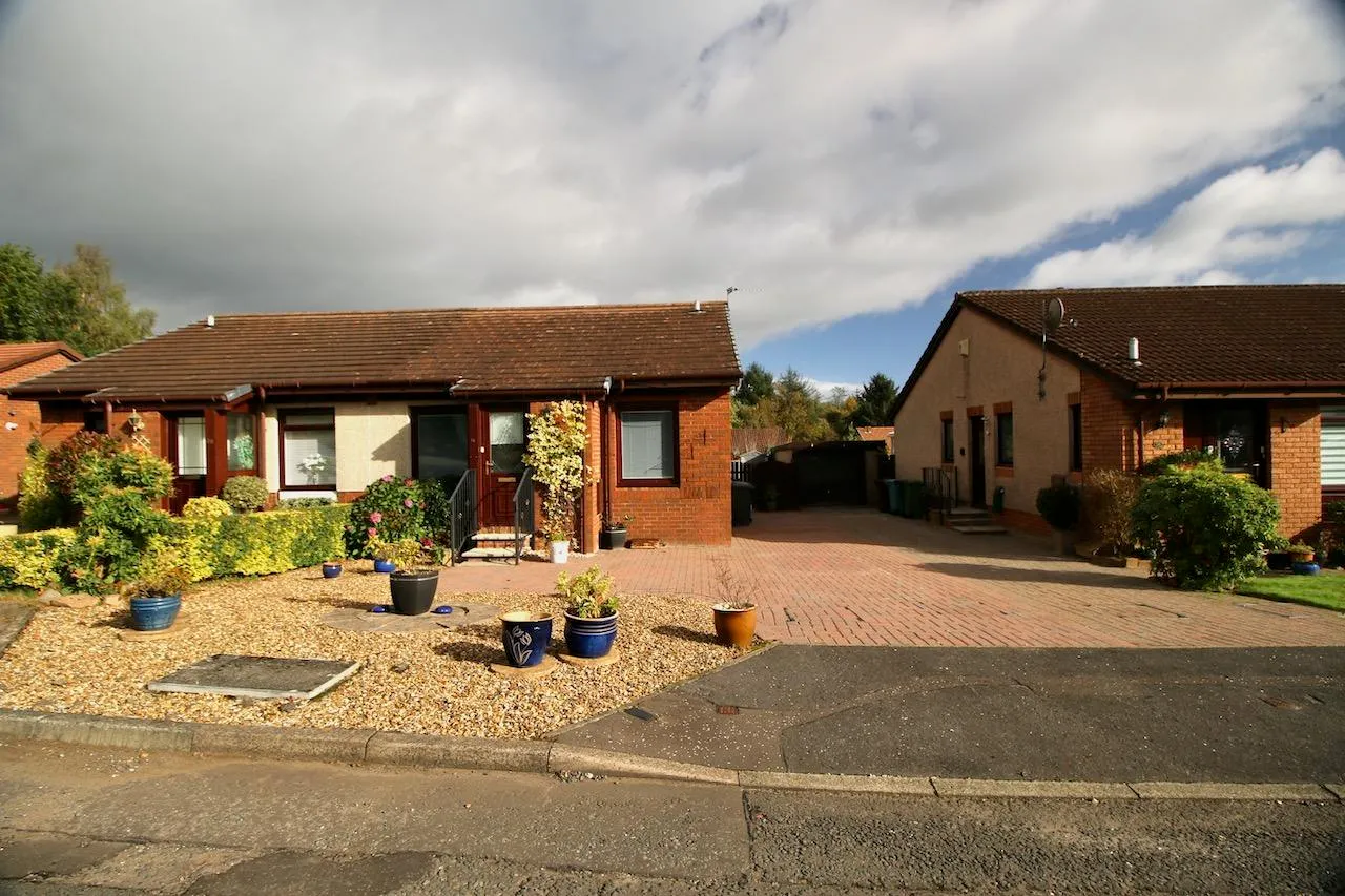 2 bed house for sale — Broomknowe, Cumbernauld, G68 9AQ