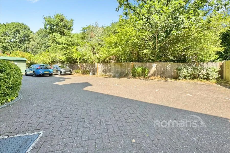 Alford Close, Sandhurst, GU47, photo 16
