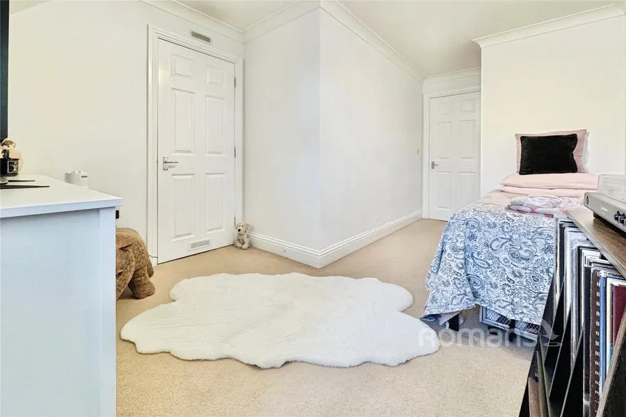 Alford Close, Sandhurst, GU47, photo 14