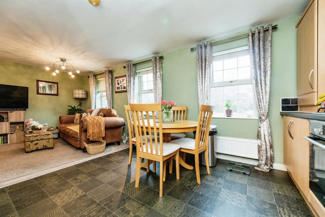 Barberry Court, Barnsley, S70, photo 4
