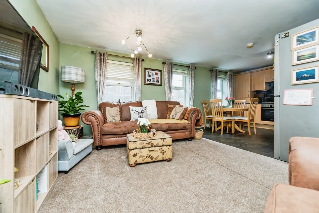 Barberry Court, Barnsley, S70, photo 8