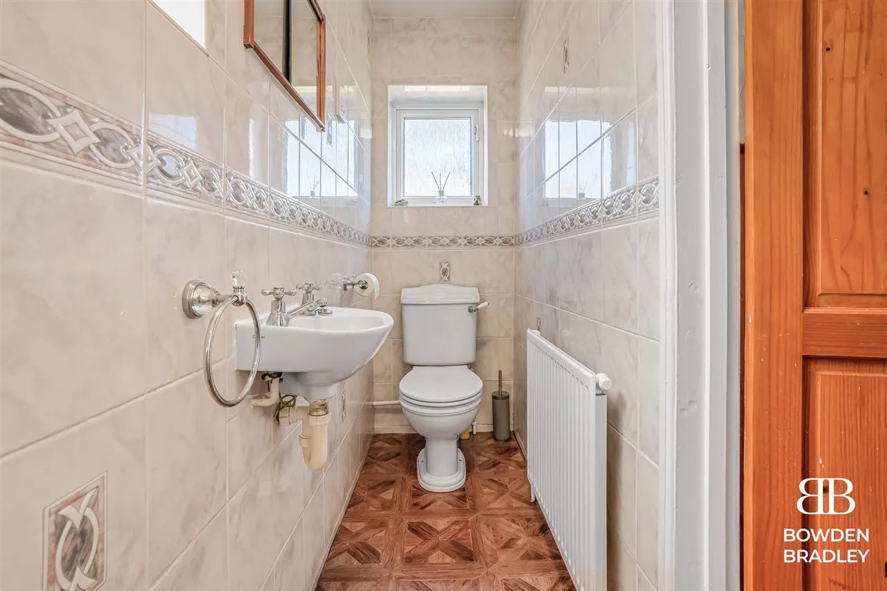 Queenborough Gardens, Ilford, IG2, photo 12