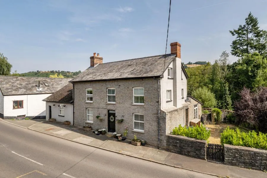 6 bed house for sale, Erwood Inn, Erwood, LD2